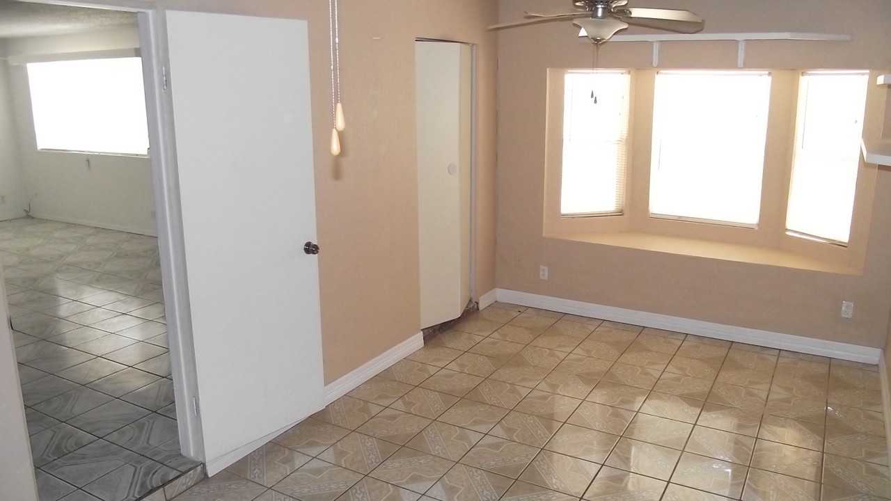 5008 Royal Dr - Photo 7 of 19