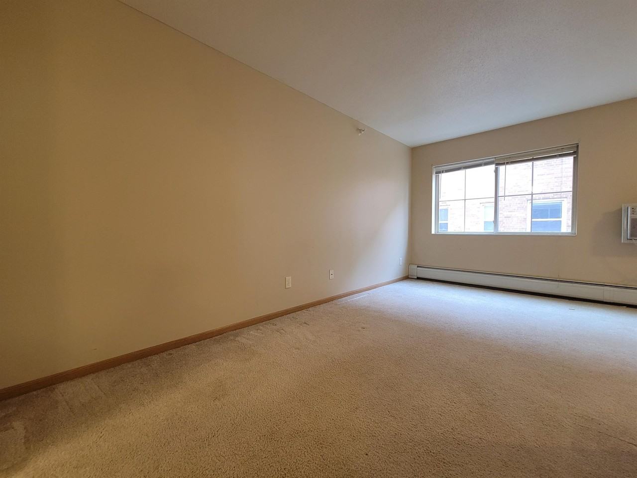 Hamilton 508 4th Street Southwest - Photo 5 of 48