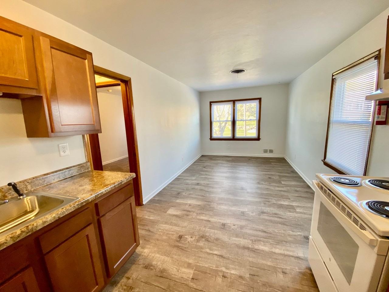 400 Perrin St. - Photo 2 of 38