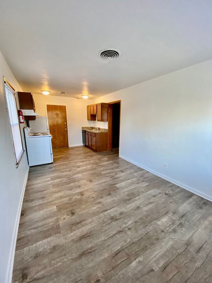 400 Perrin St. - Photo 5 of 38