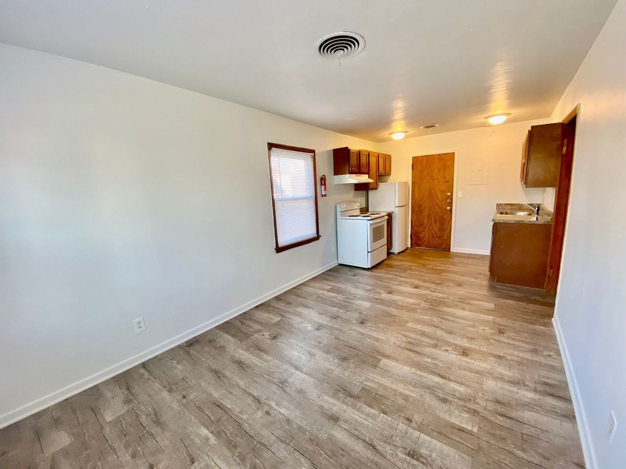 400 Perrin St. - Photo 6 of 38