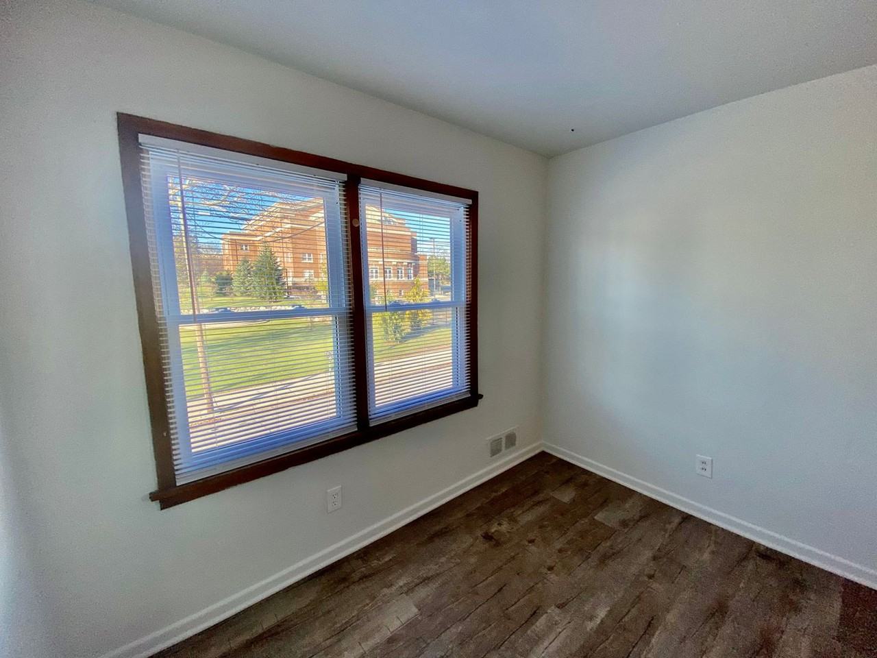 400 Perrin St. - Photo 7 of 38