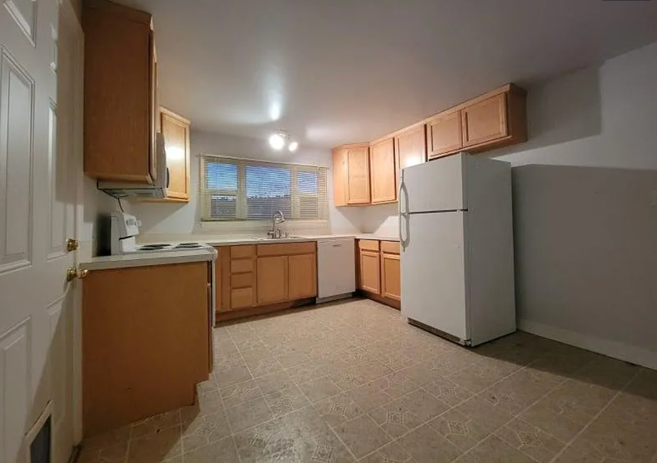 539 S Henderson St - Photo 2 of 6