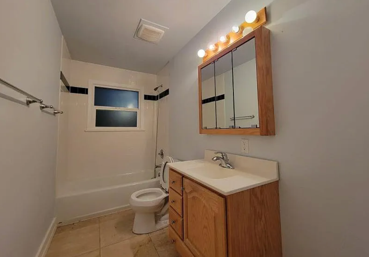 539 S Henderson St - Photo 3 of 6