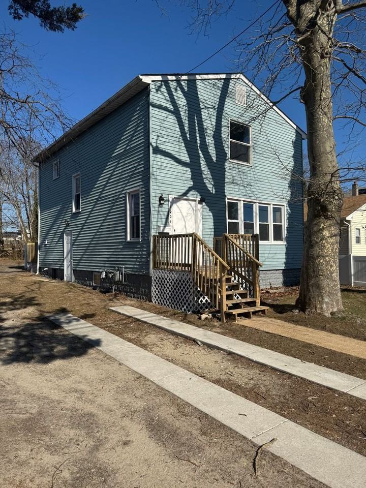 1207 Columbia Ave - Photo 2 of 18