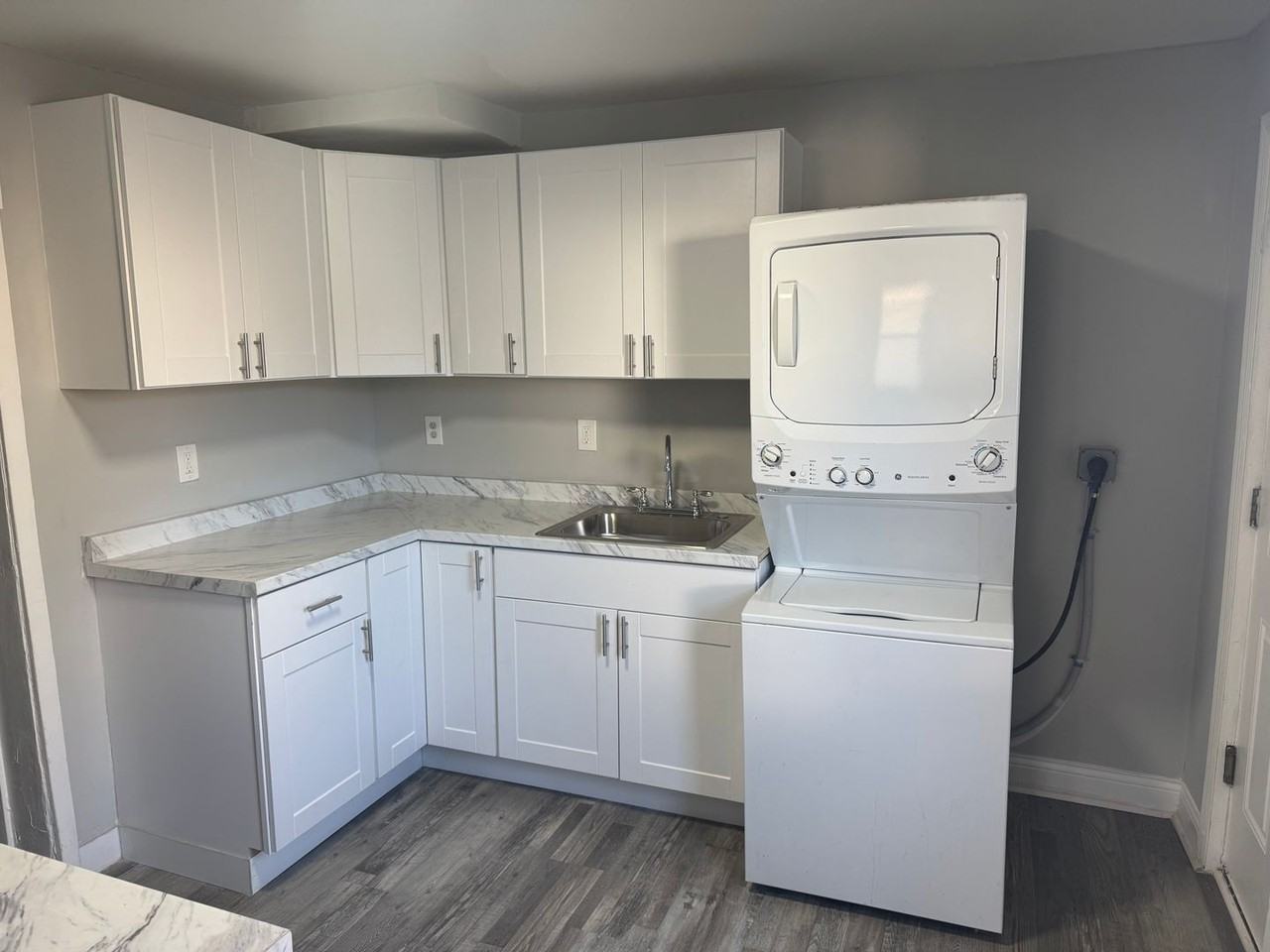 1207 Columbia Ave - Photo 3 of 18