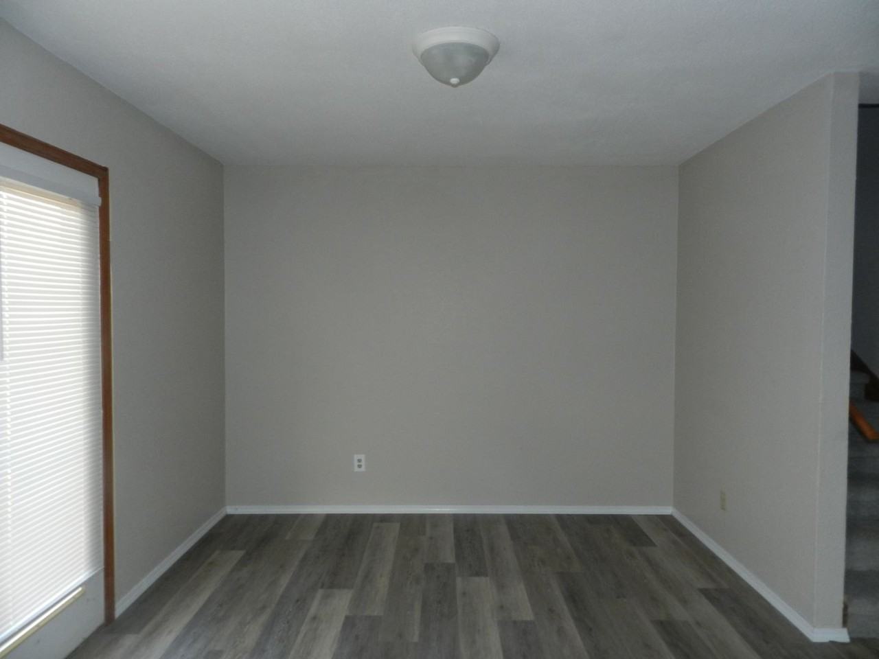 20307 Sedalia Rd - Photo 3 of 15