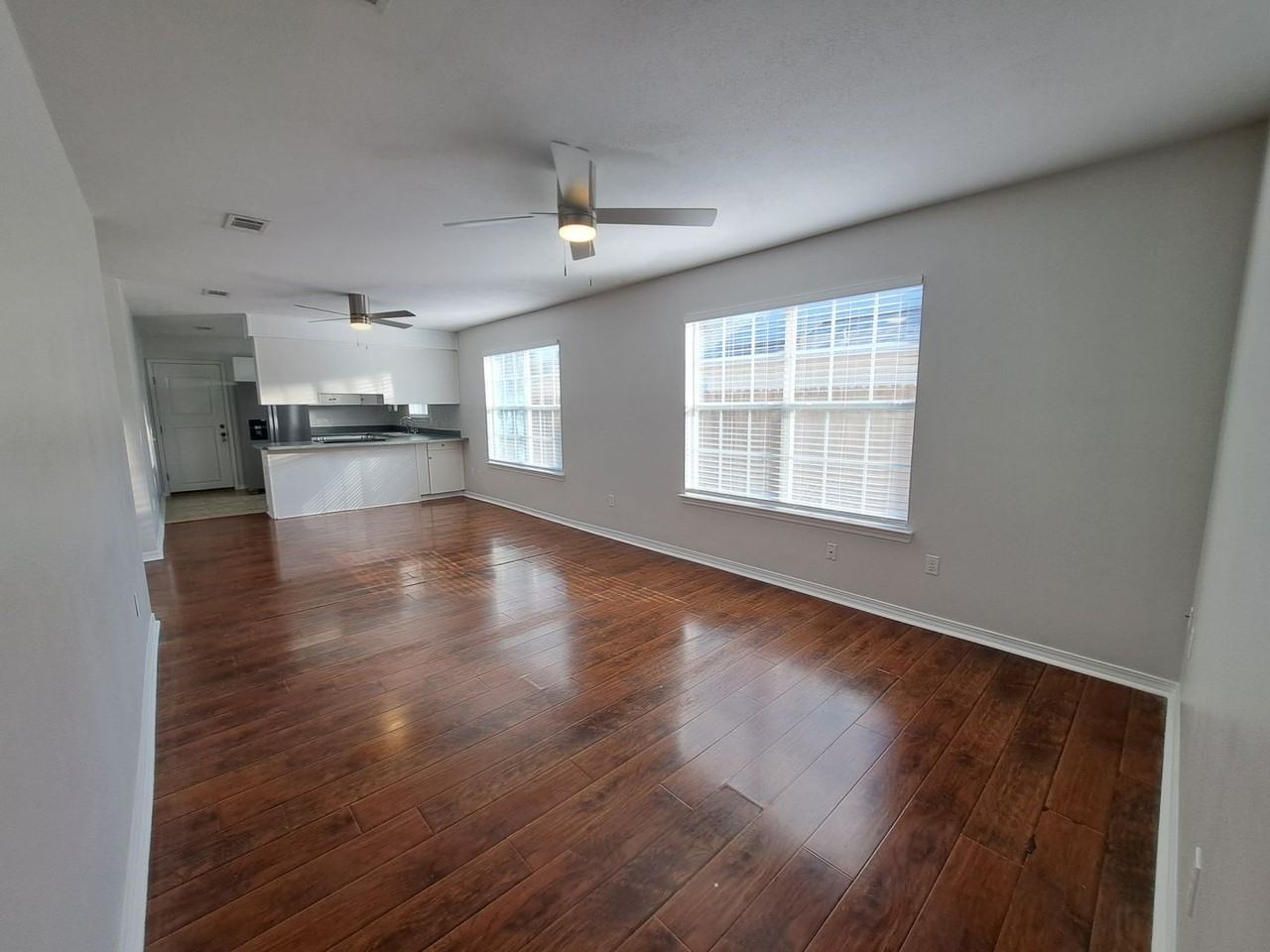 618 Paulding Ave - Photo 3 of 32