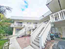 featured image of 519 W Kalmia Dr