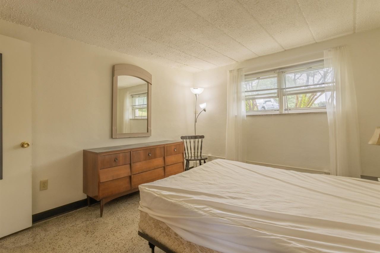 2441 Holmes Street - 5 - Photo 5 of 26