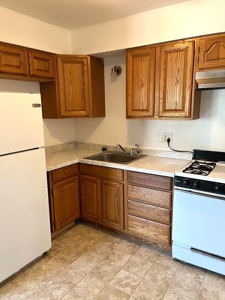 607 Homestead Road - Photo 3 of 7