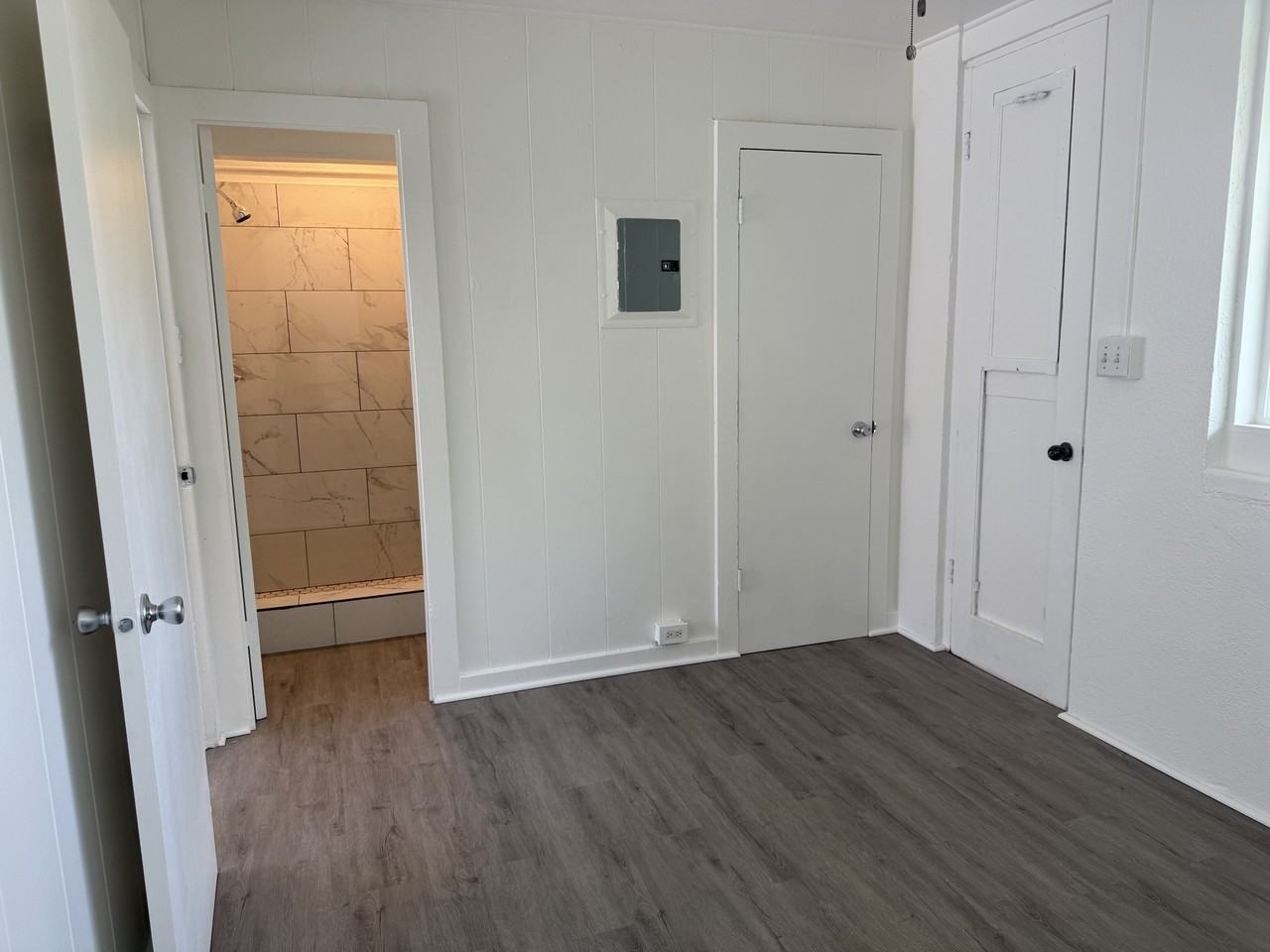 2340 Date Street - Photo 7 of 10