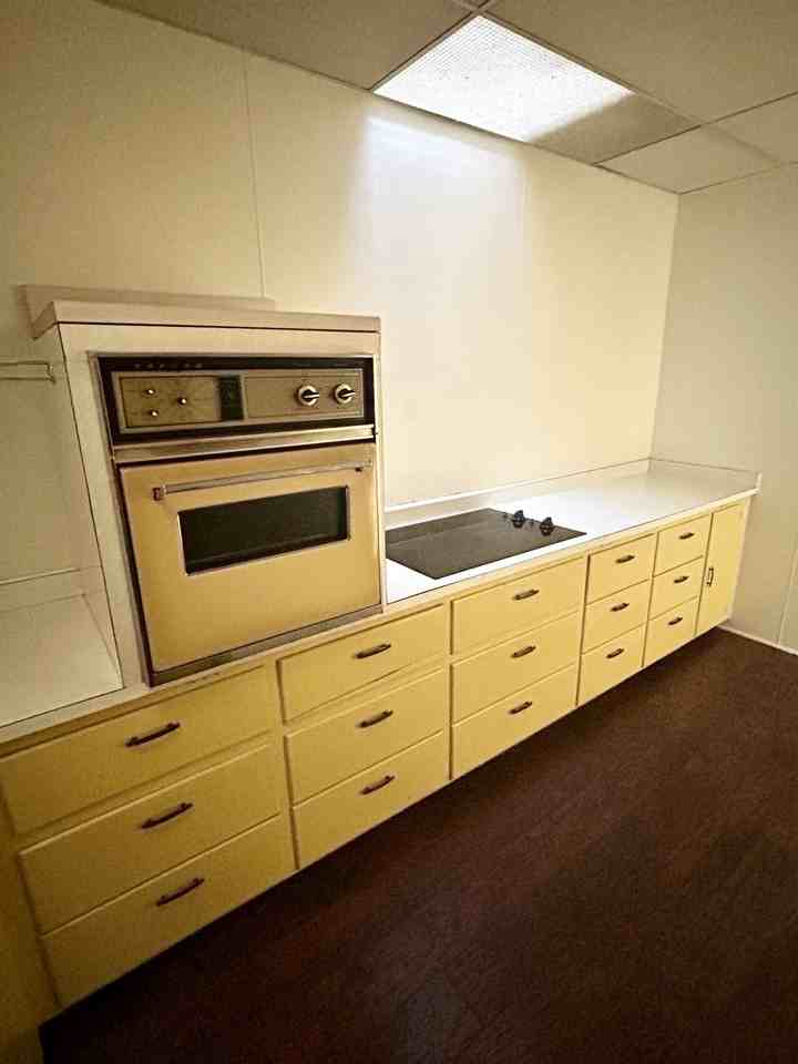 8 1/2 West Lake Street - Photo 2 of 9