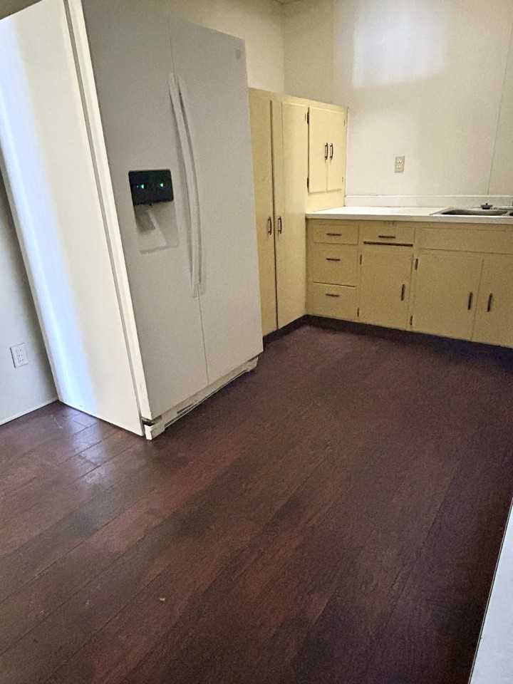 8 1/2 West Lake Street - Photo 3 of 9