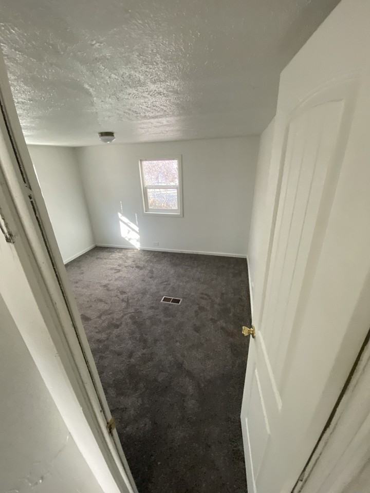 247 North 2nd Street West - Photo 5 of 12
