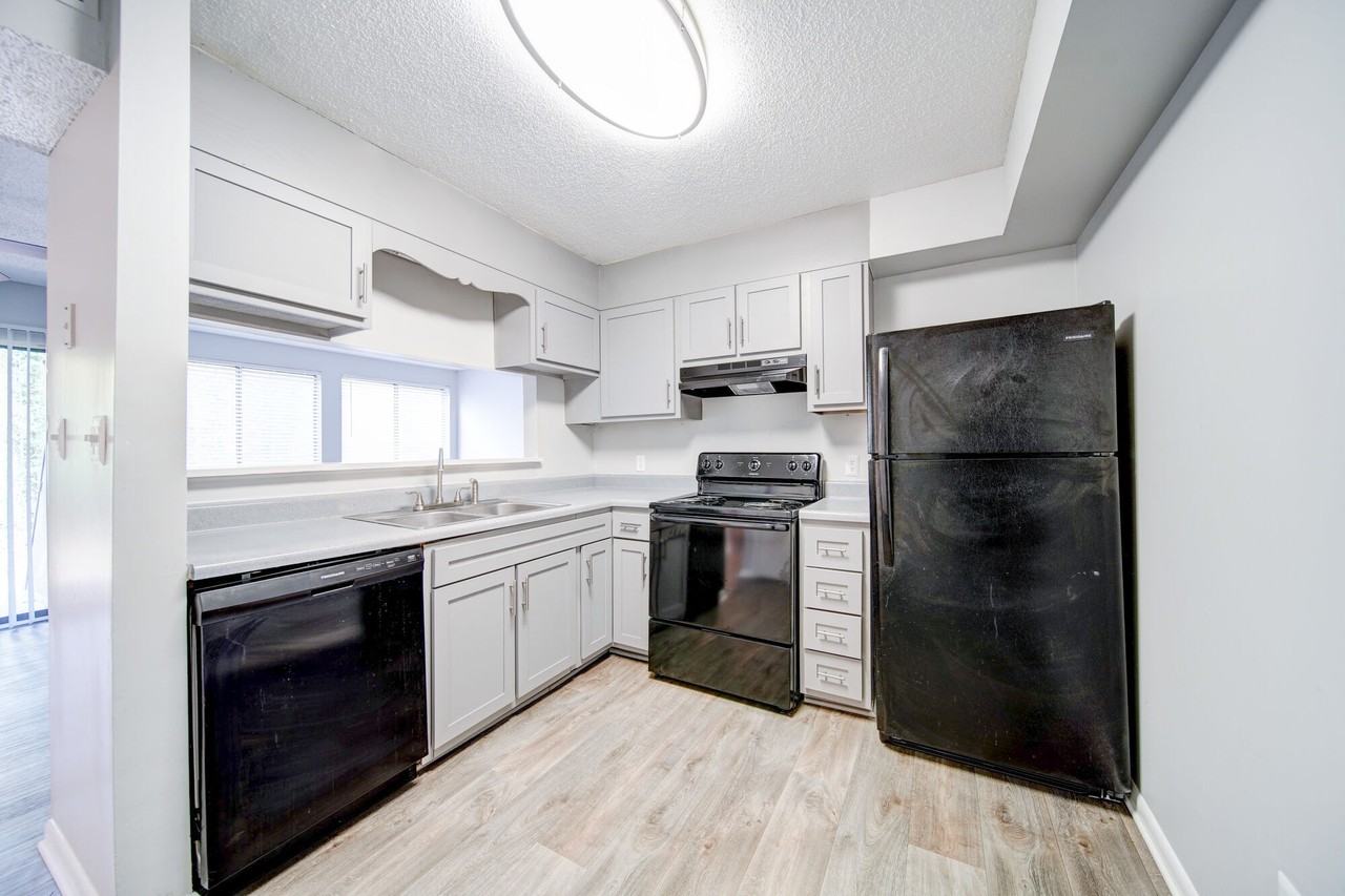 Foxcroft Apartments - Photo 5 of 20