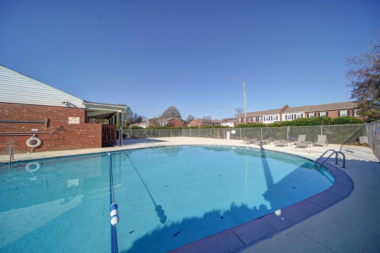 Oakview Terrace - Photo 3 of 7