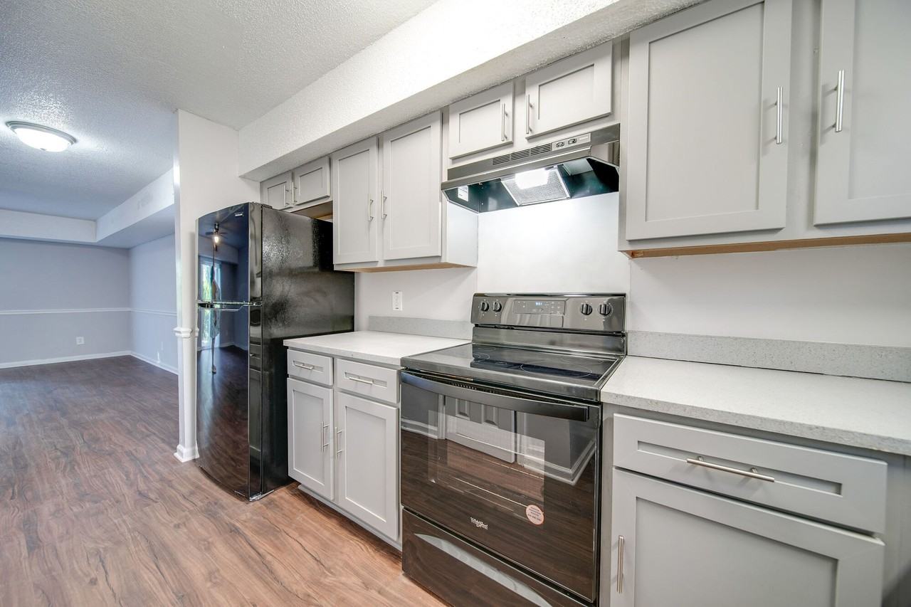 Village Square Apartments - Photo 4 of 10