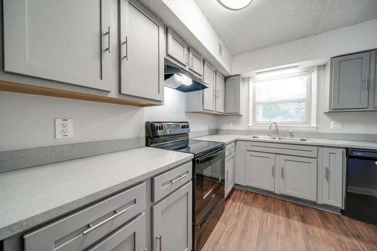 Village Square Apartments - Photo 6 of 10