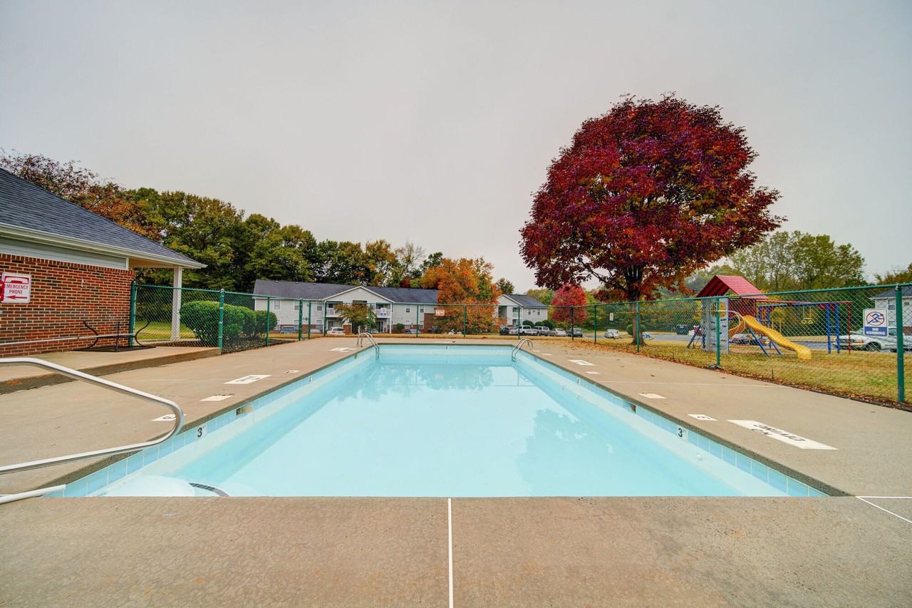 Chapman Pointe - Photo 4 of 12