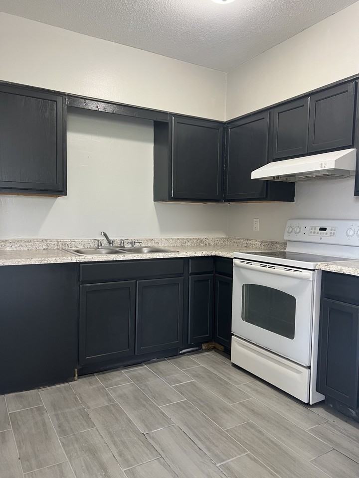 108 W Ball St #7