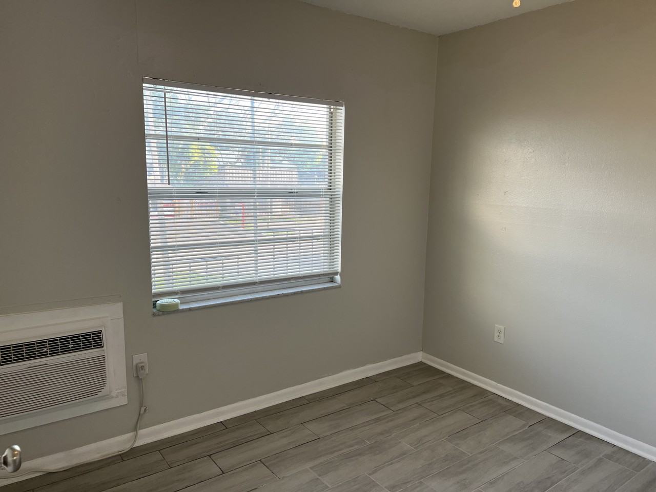108 W Ball St #7 - Photo 6 of 14