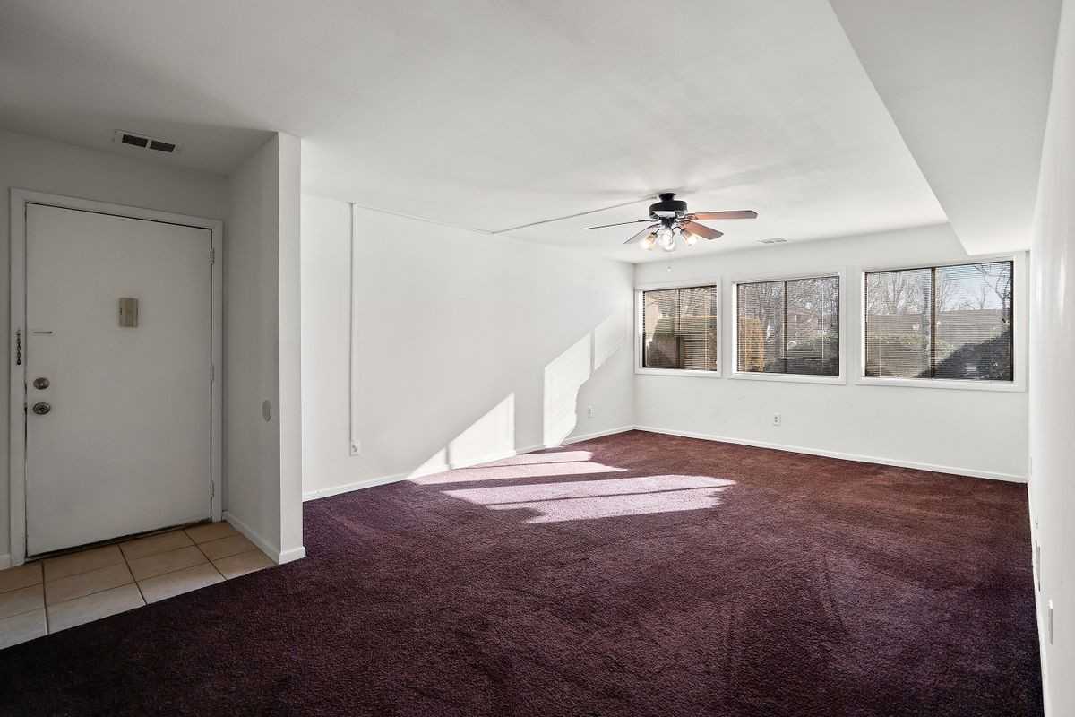 9 Avon Dr ##C - Photo 3 of 15