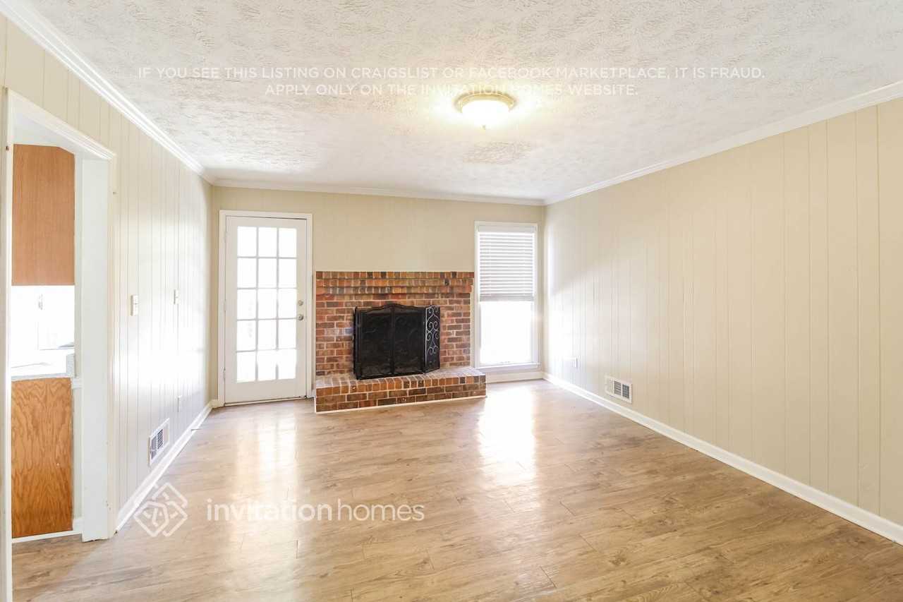 1265 Seven Springs Cir - Photo 5 of 19