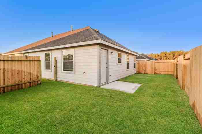 22339 Merlin St - Photo 3 of 16