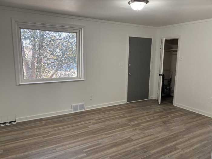 4714 Forest View Ave - Photo 3 of 11