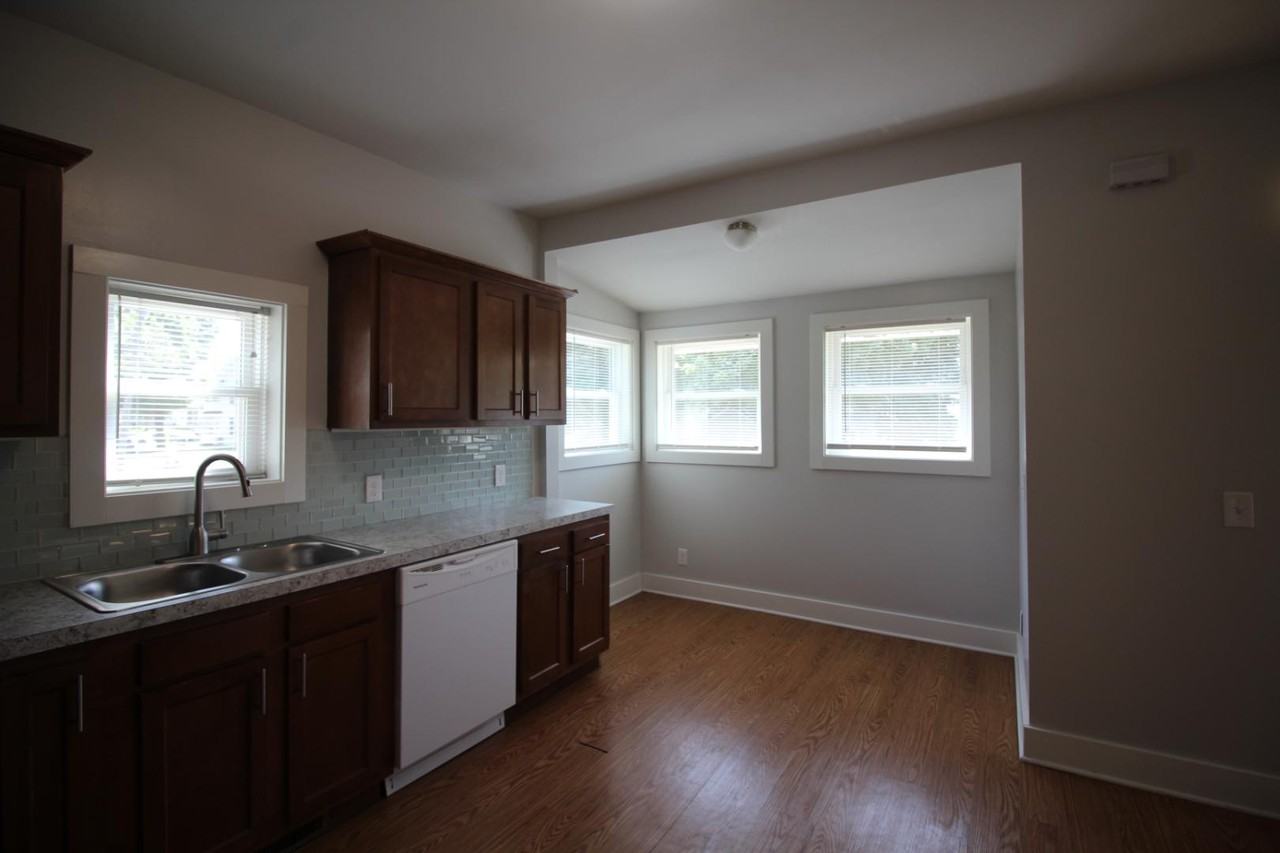 858 Dayton St Sw - Photo 2 of 20