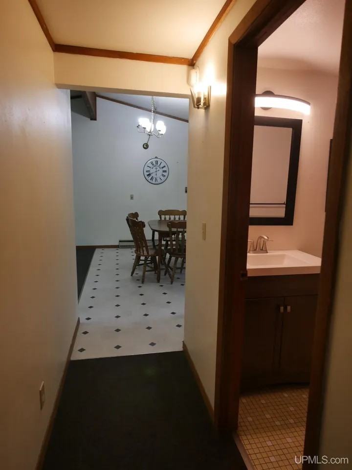 1001 Agate St #1D - Photo 7 of 13