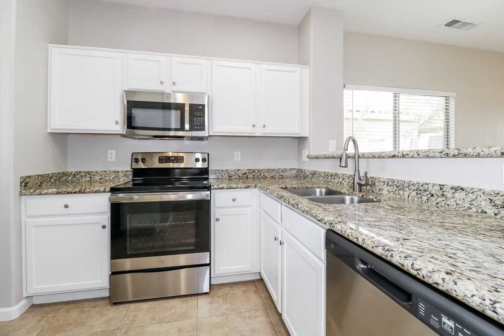 1109 S 4th Ave - Photo 6 of 16