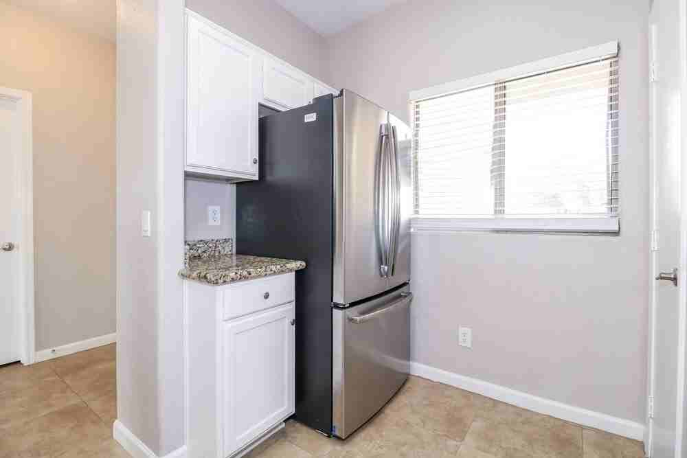 1109 S 4th Ave - Photo 7 of 16