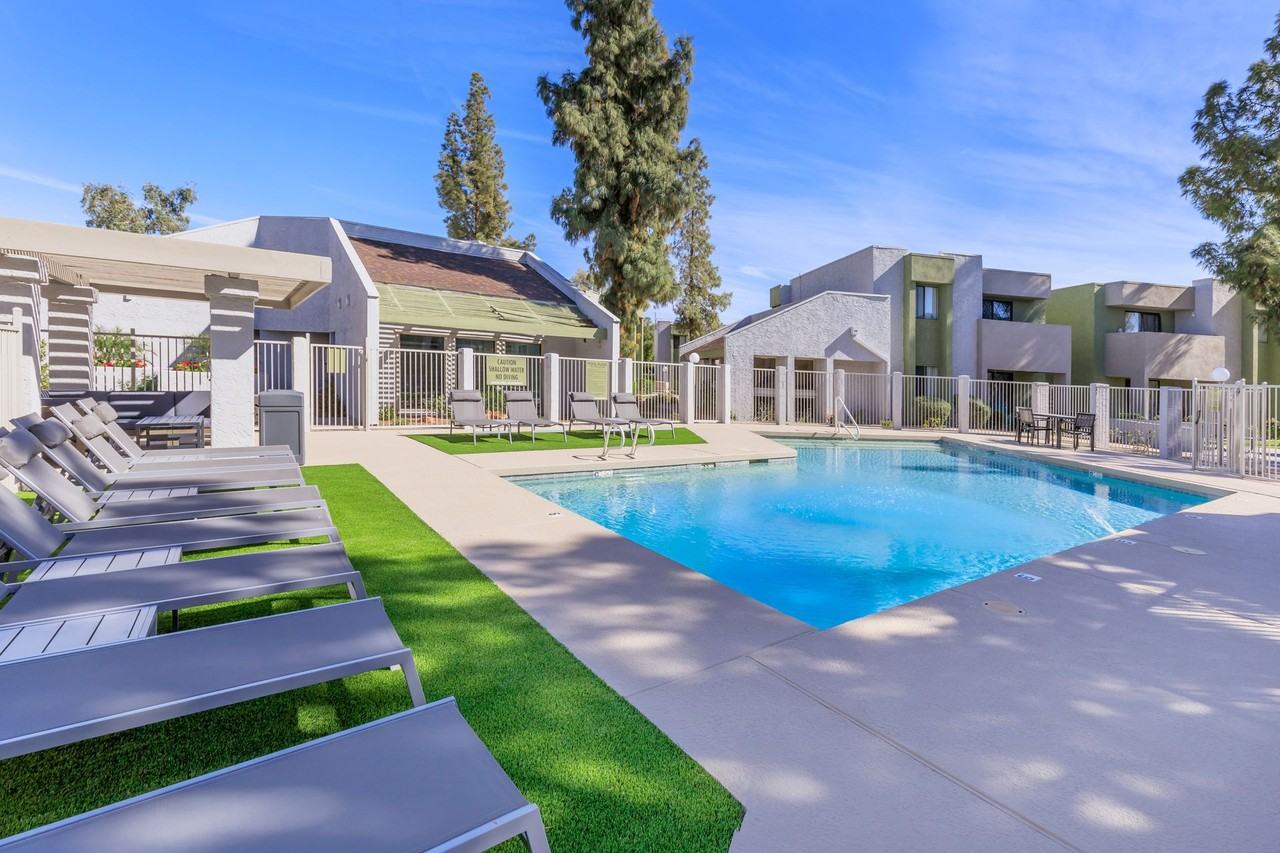 Lemon & Pear Tree Apartments - Photo 6 of 36