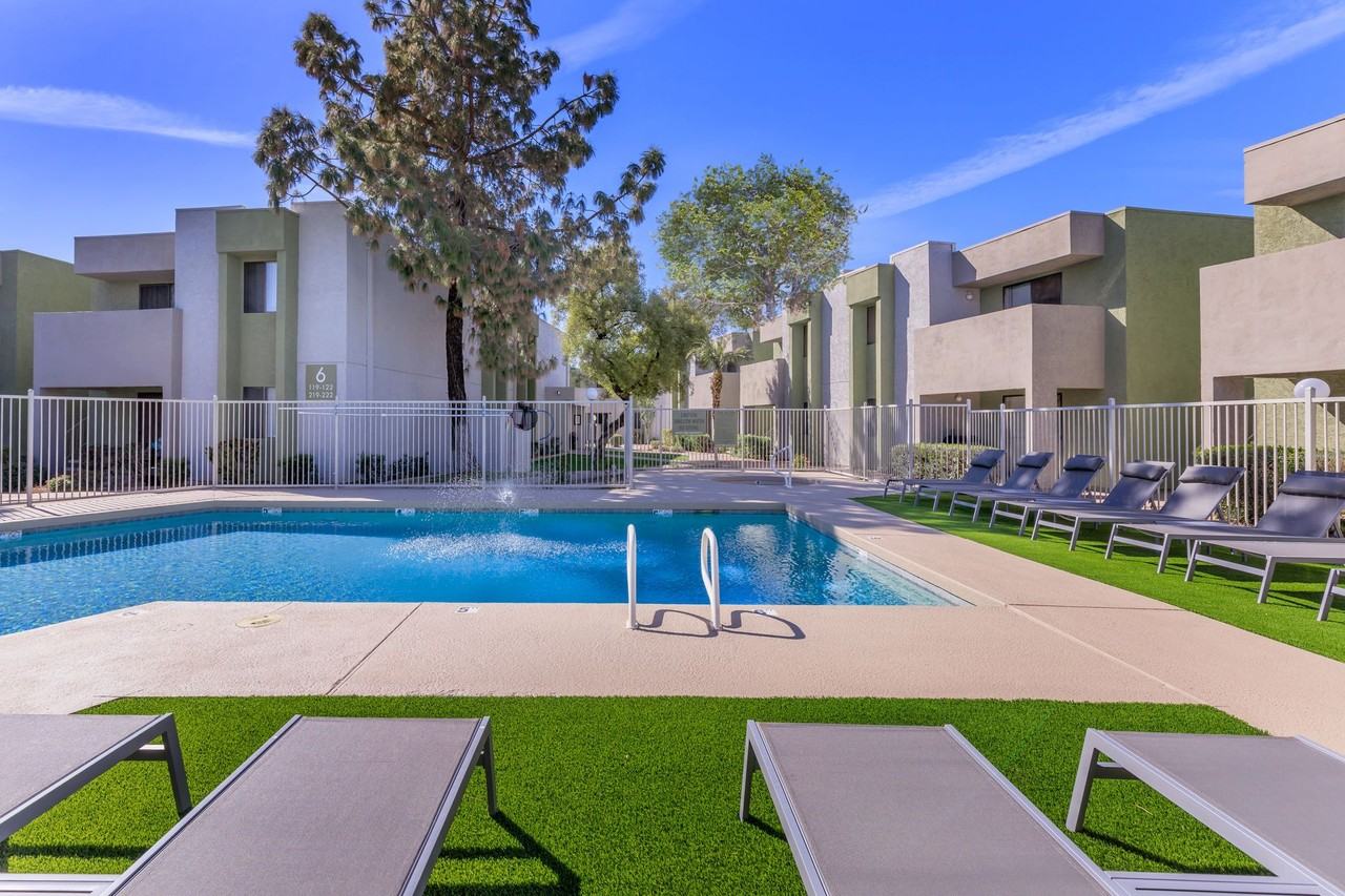 Lemon & Pear Tree Apartments - Photo 7 of 36