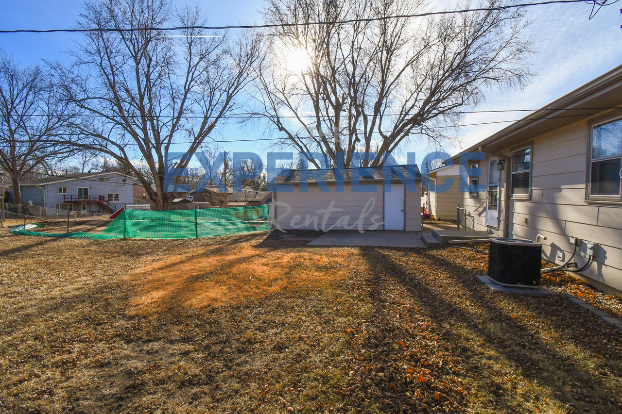 2204 S Jefferson Ave - Photo 4 of 50