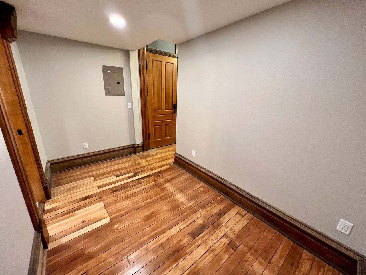 Vendome Apartments - Photo 5 of 31