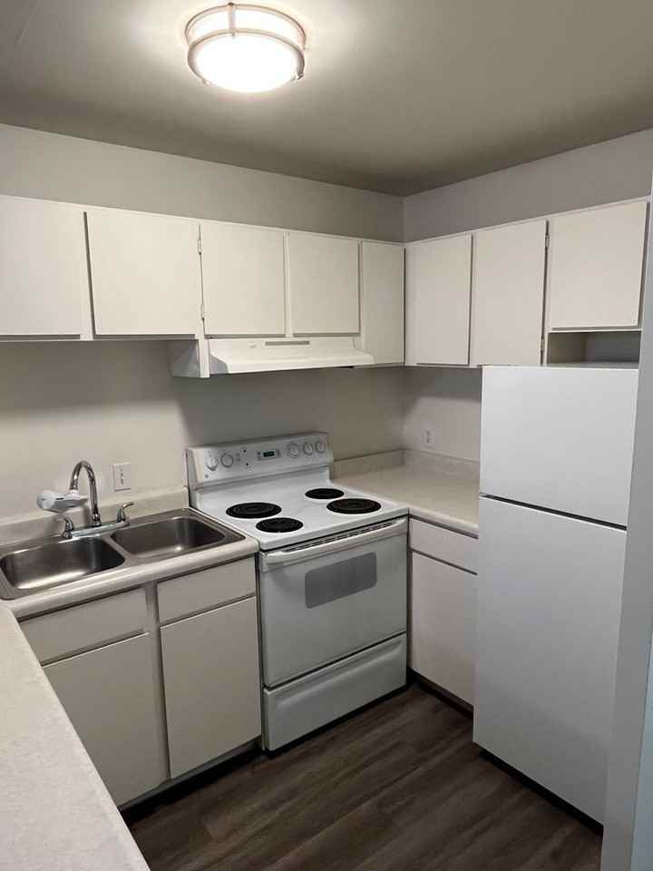 Victoria East Apartments - Photo 4 of 7