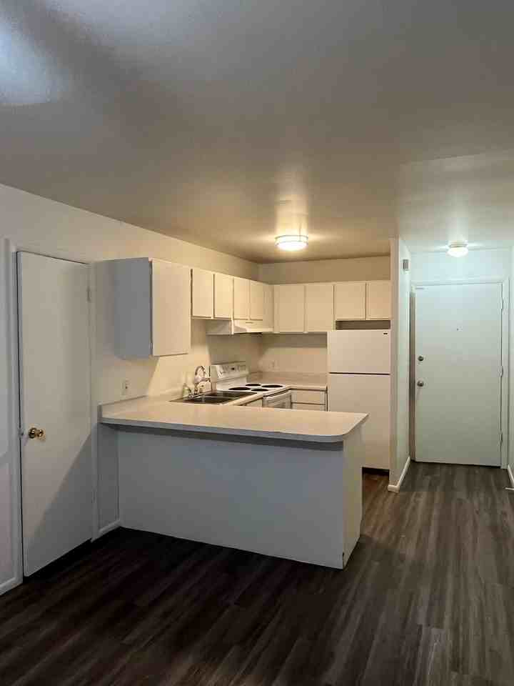 Victoria East Apartments - Photo 5 of 7