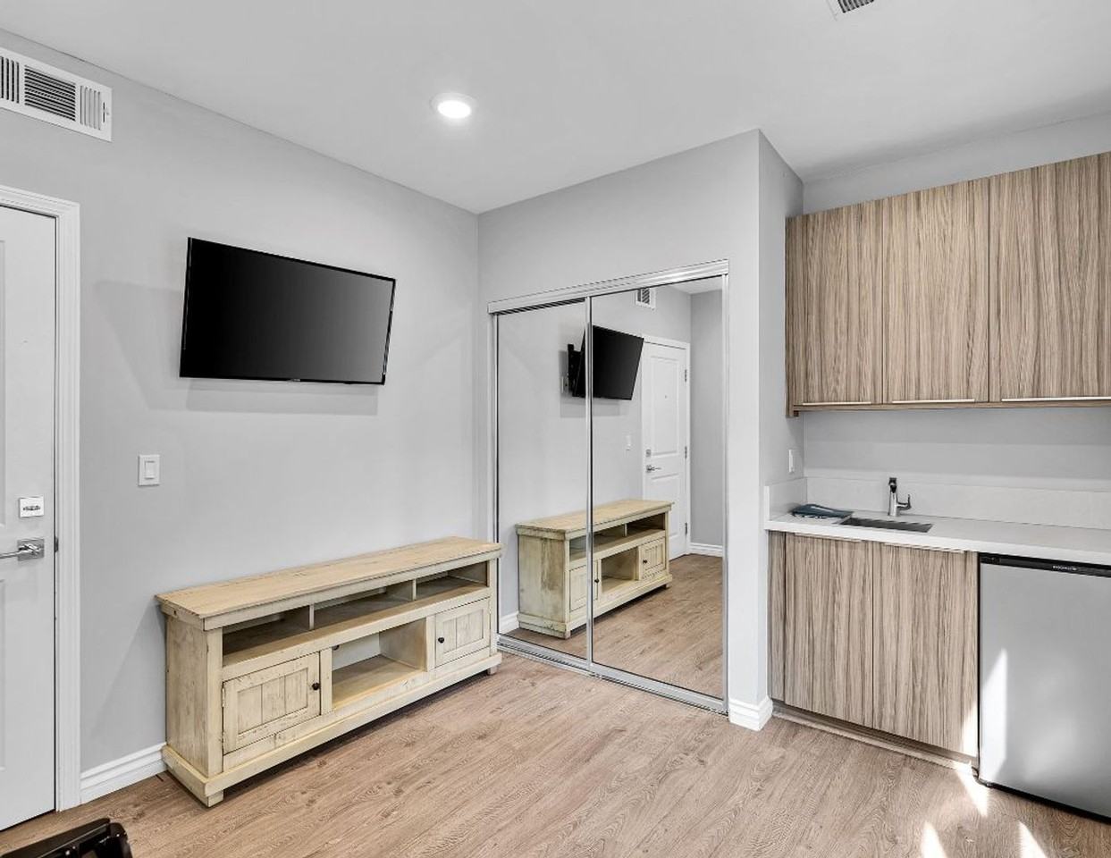 1166 W 29th St., LLC - Photo 4 of 24