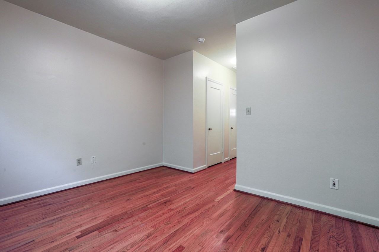 HOYT STREET APARTMENTS (CZOP05) - Photo 5 of 42