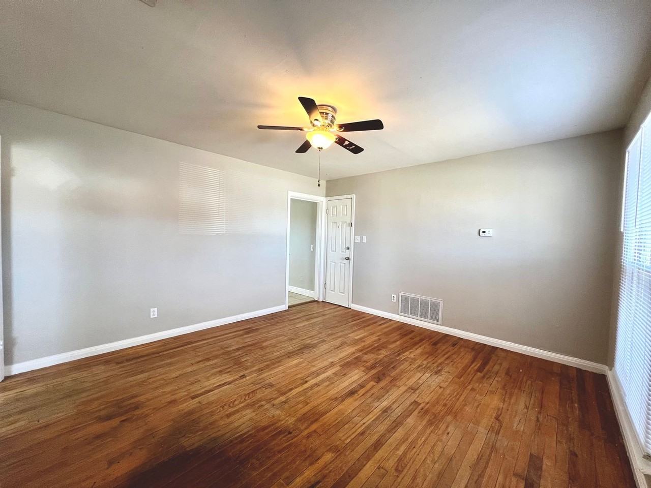 1301 30th St - Photo 3 of 15