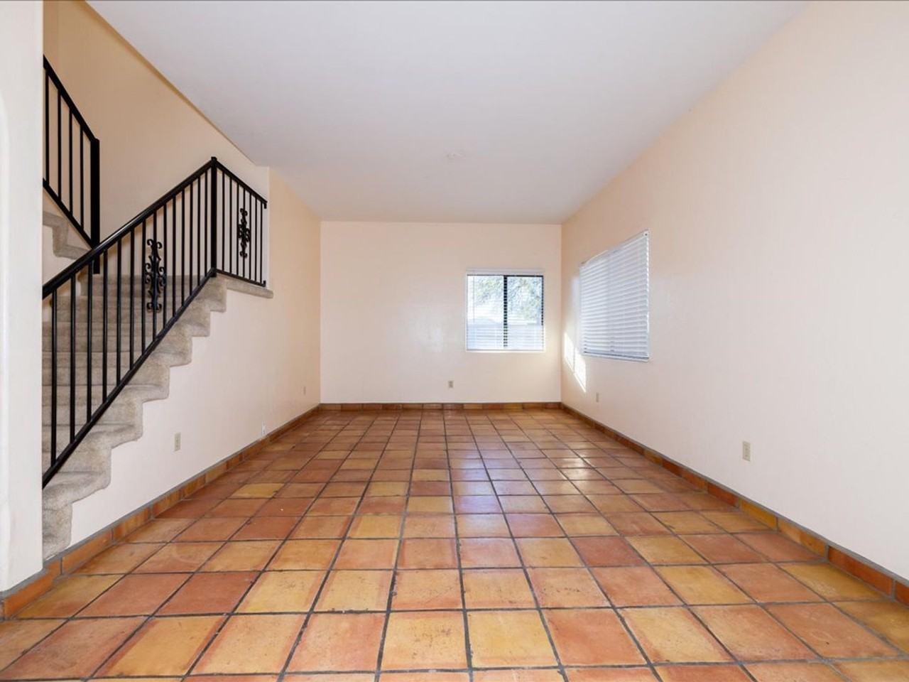 9091 N Veridian Dr - Photo 5 of 34