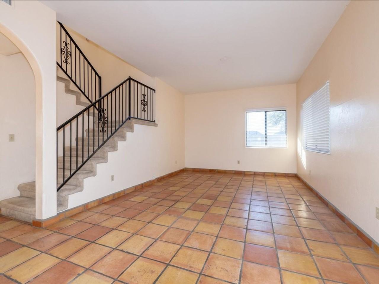 9091 N Veridian Dr - Photo 6 of 34