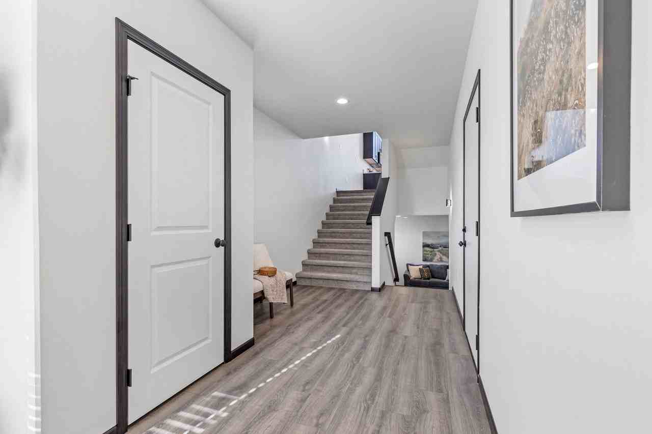 1043 60th Ave W - Photo 2 of 19