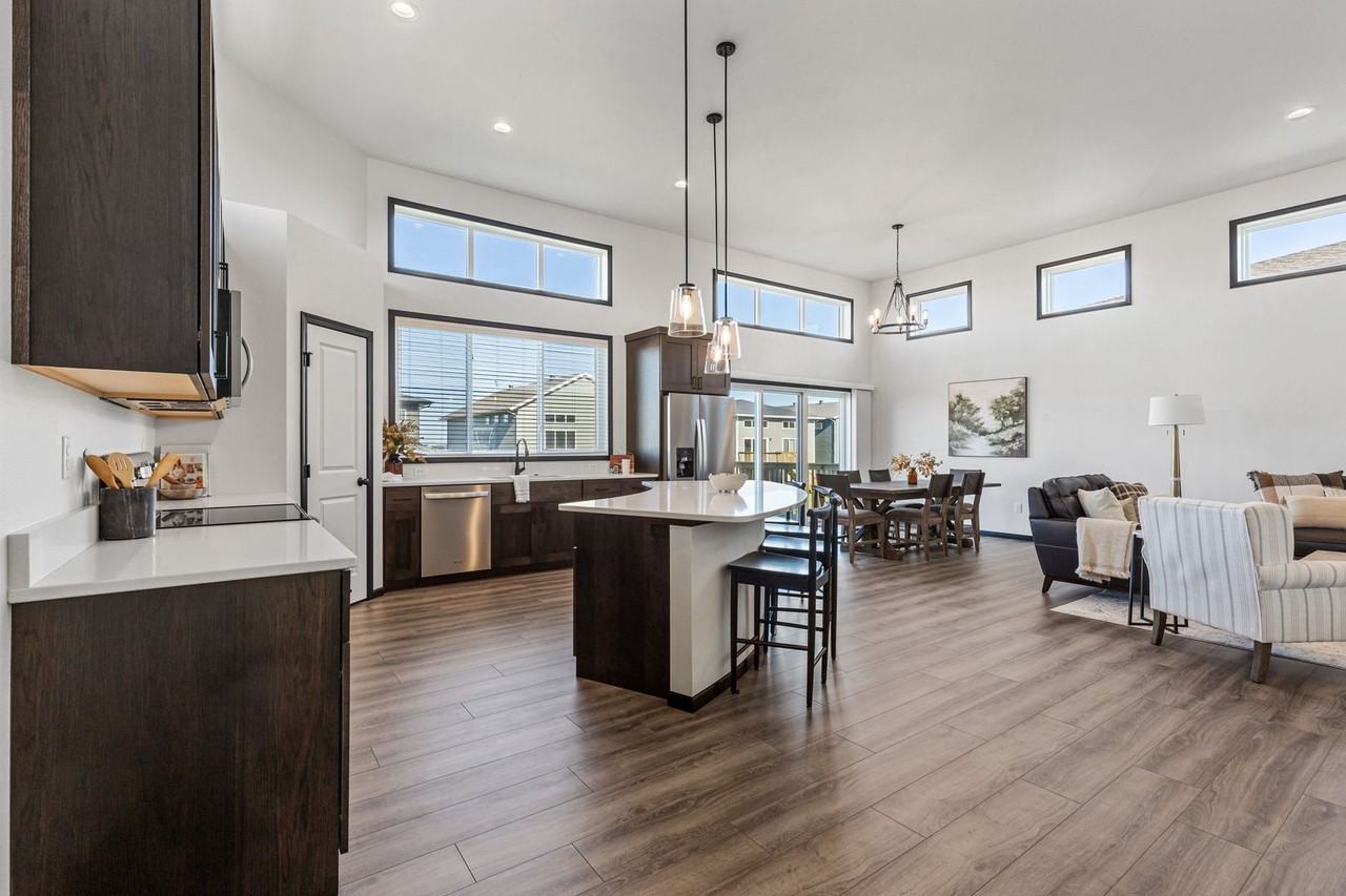 1043 60th Ave W - Photo 4 of 19