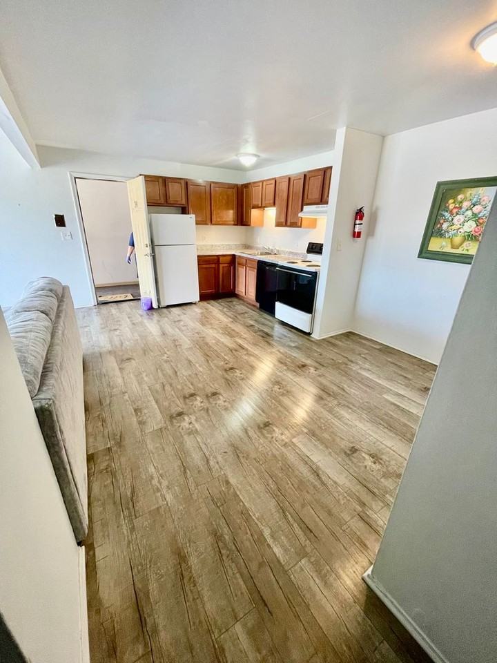 Ambassador East Apartments - Photo 7 of 29