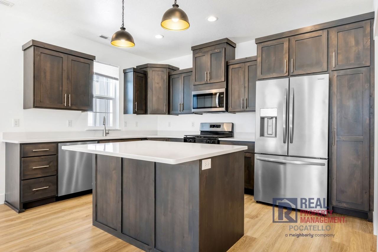 6134 Reflection Ridge Dr - Photo 2 of 31