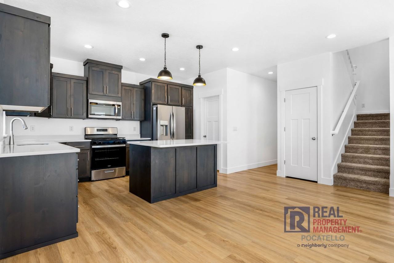 6134 Reflection Ridge Dr - Photo 3 of 31